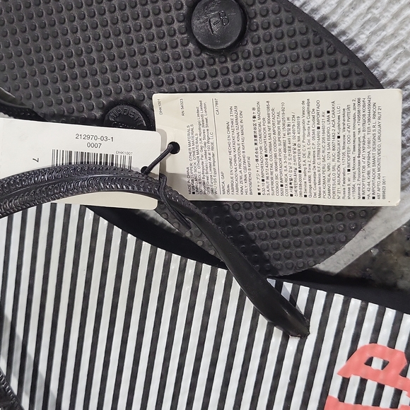 Free with $25+ purchase! NWT GAP women's black and white stripped slippers - Picture 3 of 3